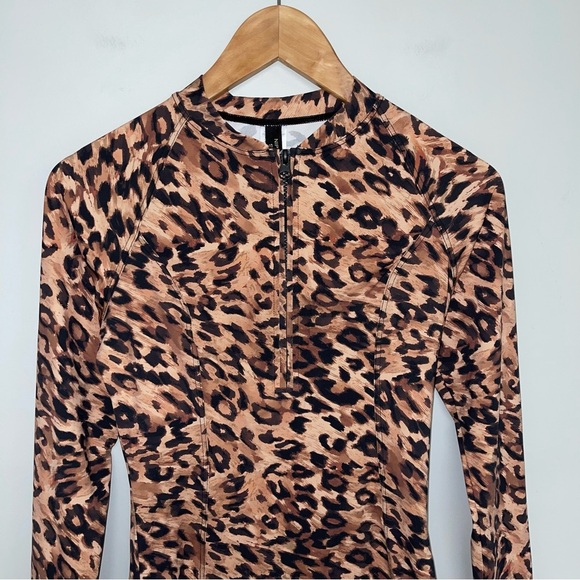 Nip Tuck Swim Rash Guard Top Women's Size 4 US Leopard‎ Print Long Sleeve Swim - Picture 3 of 10